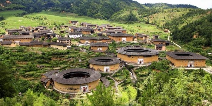 Yongding Hakka roundhouses in South China	